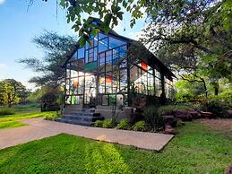 Shangri-La Country Hotel