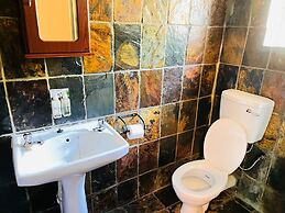 Shangri-La Country Hotel