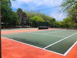 Shangri-La Country Hotel