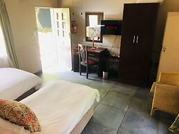 Shangri-La Country Hotel