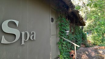 Shangri-La Country Hotel