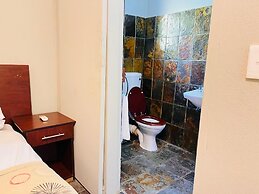 Shangri-La Country Hotel