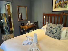 Shangri-La Country Hotel