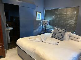 Shangri-La Country Hotel