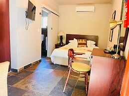 Shangri-La Country Hotel