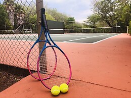 Shangri-La Country Hotel