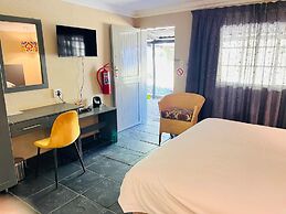 Shangri-La Country Hotel