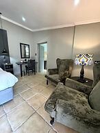 Shangri-La Country Hotel