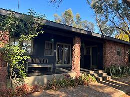 Shangri-La Country Hotel