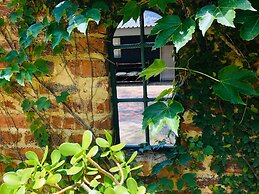 Shangri-La Country Hotel