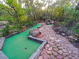 Shangri-La Country Hotel