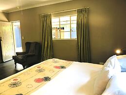 Shangri-La Country Hotel