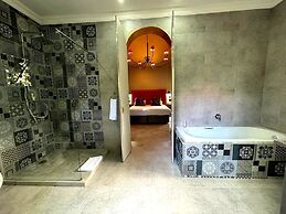 Shangri-La Country Hotel