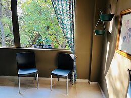 Shangri-La Country Hotel