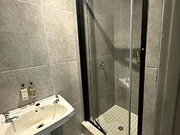 Shangri-La Country Hotel