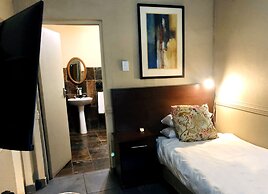 Shangri-La Country Hotel