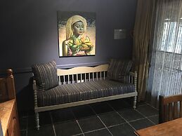 Shangri-La Country Hotel