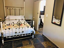 Shangri-La Country Hotel