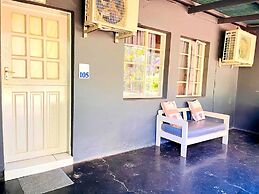 Shangri-La Country Hotel