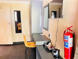 Shangri-La Country Hotel