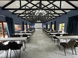 Shangri-La Country Hotel