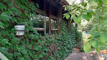 Shangri-La Country Hotel