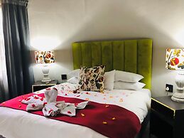 Shangri-La Country Hotel