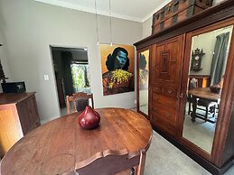 Shangri-La Country Hotel