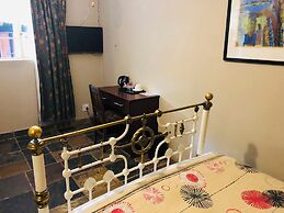 Shangri-La Country Hotel