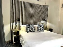 Shangri-La Country Hotel