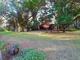 Shangri-La Country Hotel