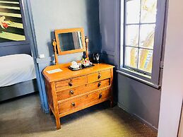 Shangri-La Country Hotel