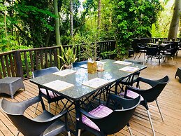 Shangri-La Country Hotel