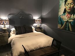 Shangri-La Country Hotel