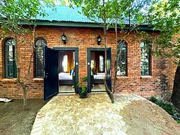 Shangri-La Country Hotel