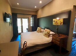 Shangri-La Country Hotel