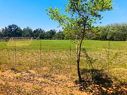 Shangri-La Country Hotel