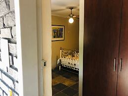 Shangri-La Country Hotel