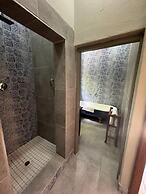 Shangri-La Country Hotel