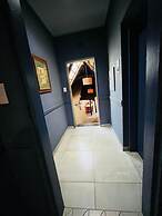 Shangri-La Country Hotel