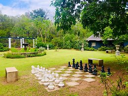 Shangri-La Country Hotel