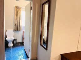 Shangri-La Country Hotel