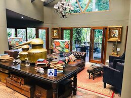 Shangri-La Country Hotel