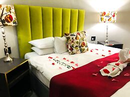 Shangri-La Country Hotel