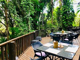 Shangri-La Country Hotel