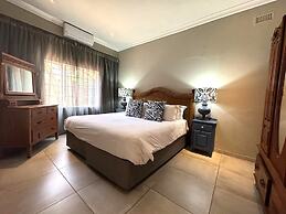 Shangri-La Country Hotel