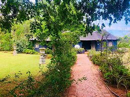 Shangri-La Country Hotel