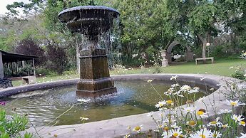 Shangri-La Country Hotel