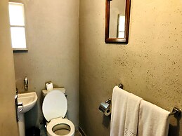 Shangri-La Country Hotel