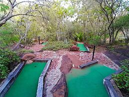 Shangri-La Country Hotel